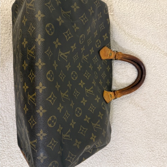 Authentic Louis Vuitton Monogram Canvas Handbag speedy 35 - Picture 9 of 16